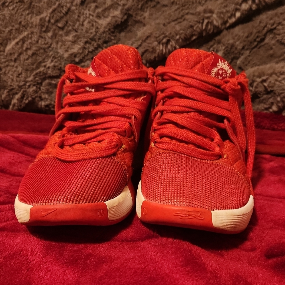 Nike Red Sports Shoes - Picture 4 of 8